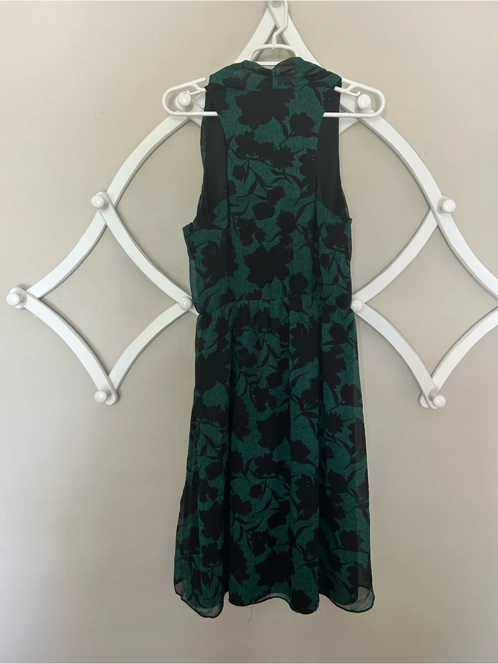 Adelyn Rae Green & Black Floral V-Neck Midi Dress